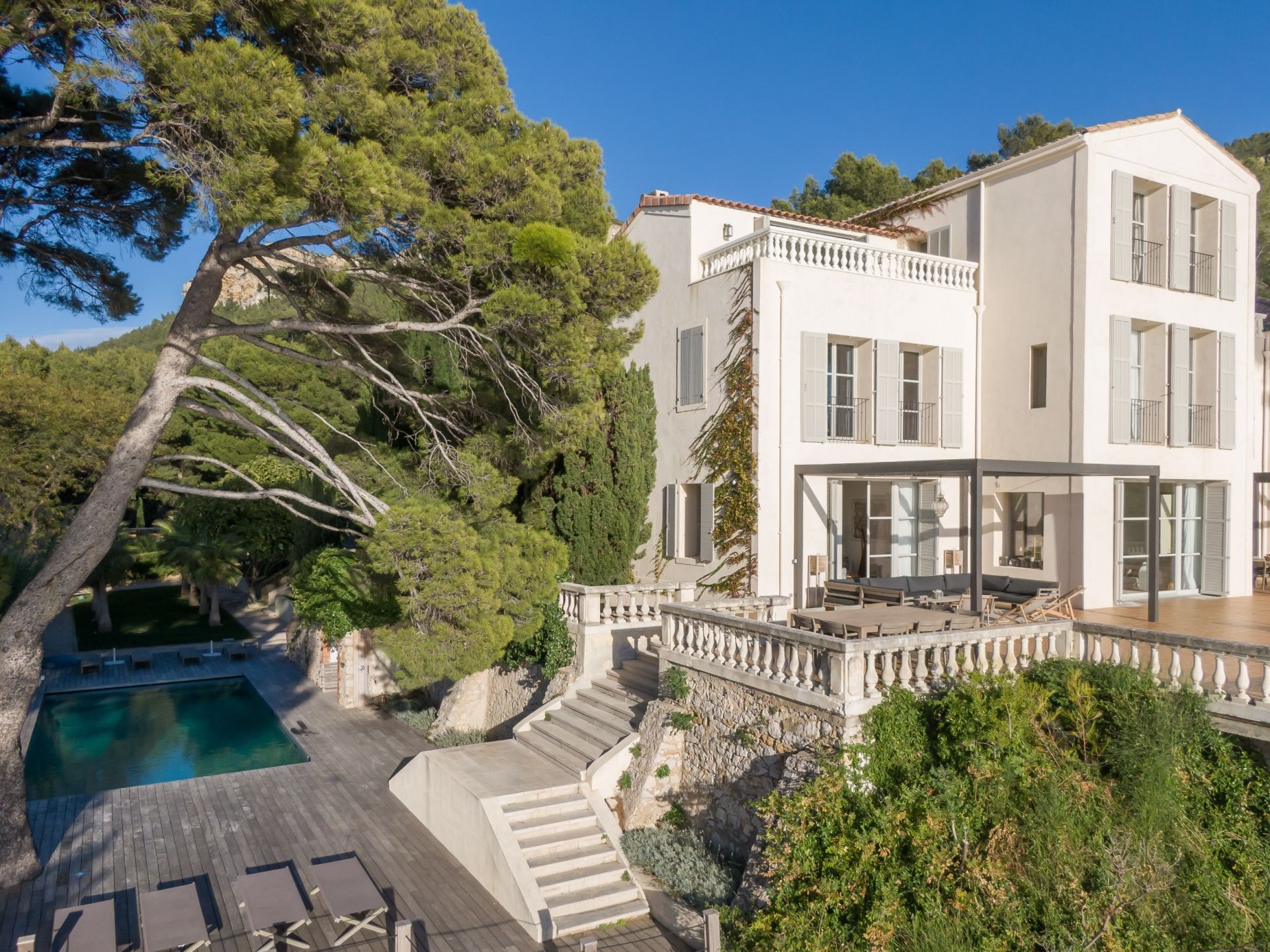 luxury property 15 Rooms for seasonal rent on CASSIS (13260)