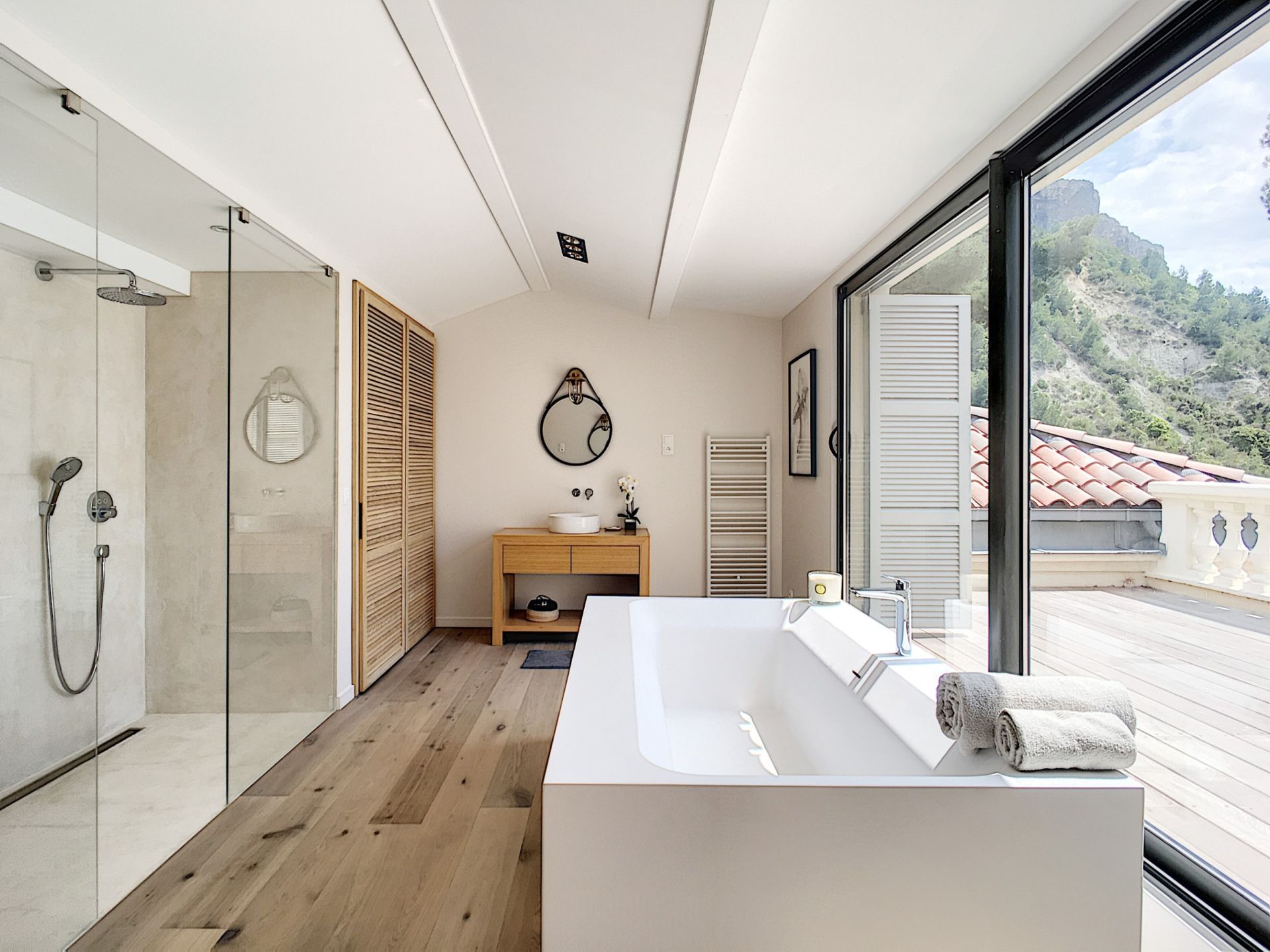 luxury property 15 Rooms for seasonal rent on CASSIS (13260)