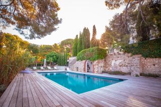 luxury property 15 Rooms for seasonal rent on CASSIS (13260)