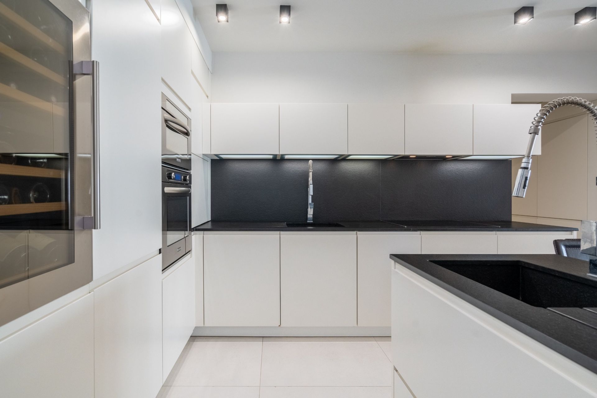 luxury apartment 5 Rooms for sale on MARSEILLE (13008)