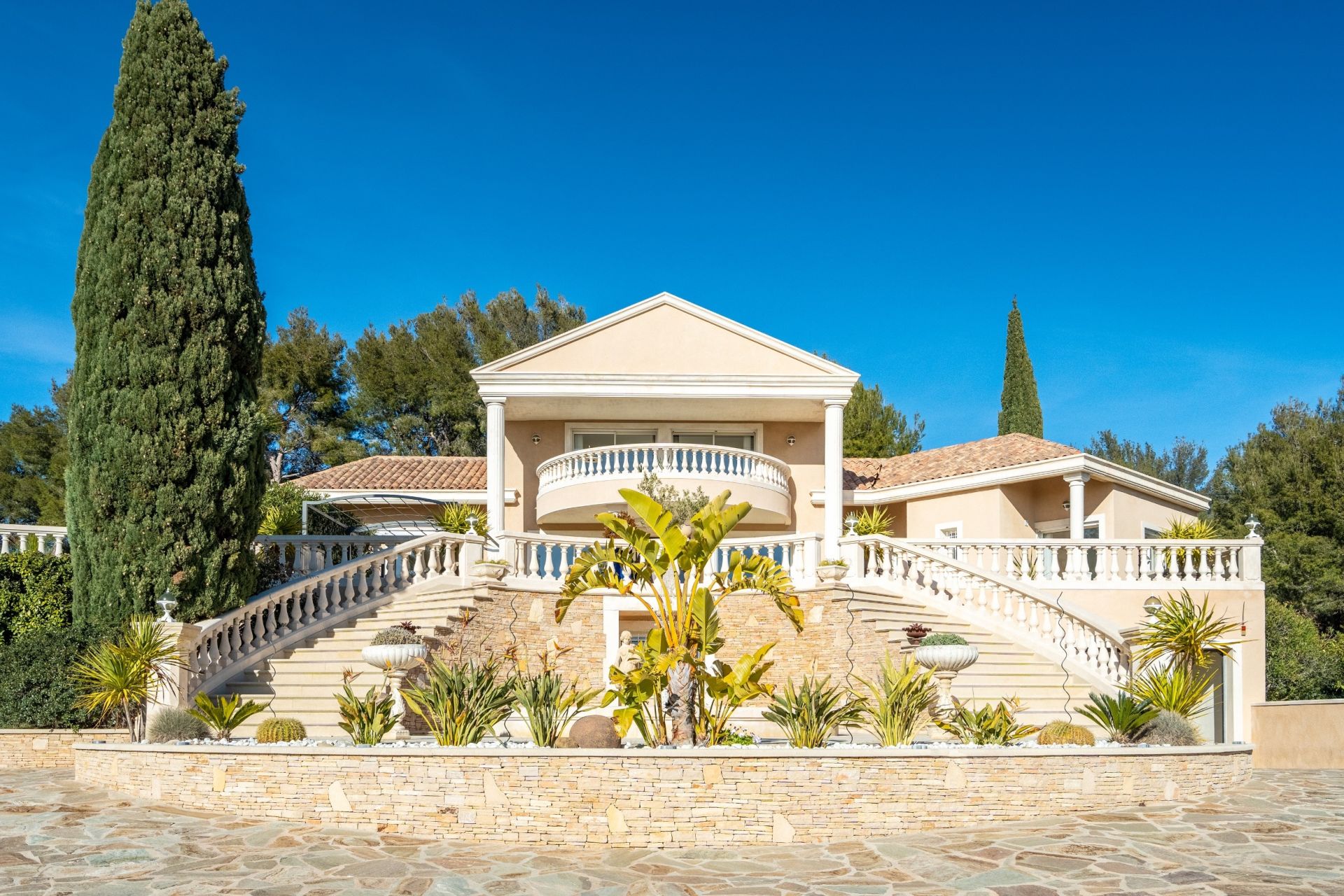 luxury house 10 Rooms for sale on LA CIOTAT (13600)