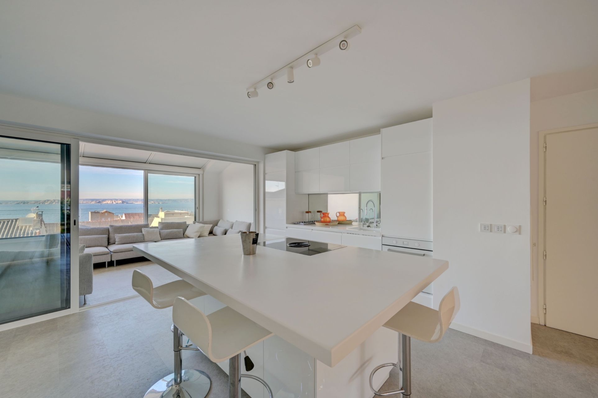 penthouse 4 Rooms for sale on MARSEILLE (13008)