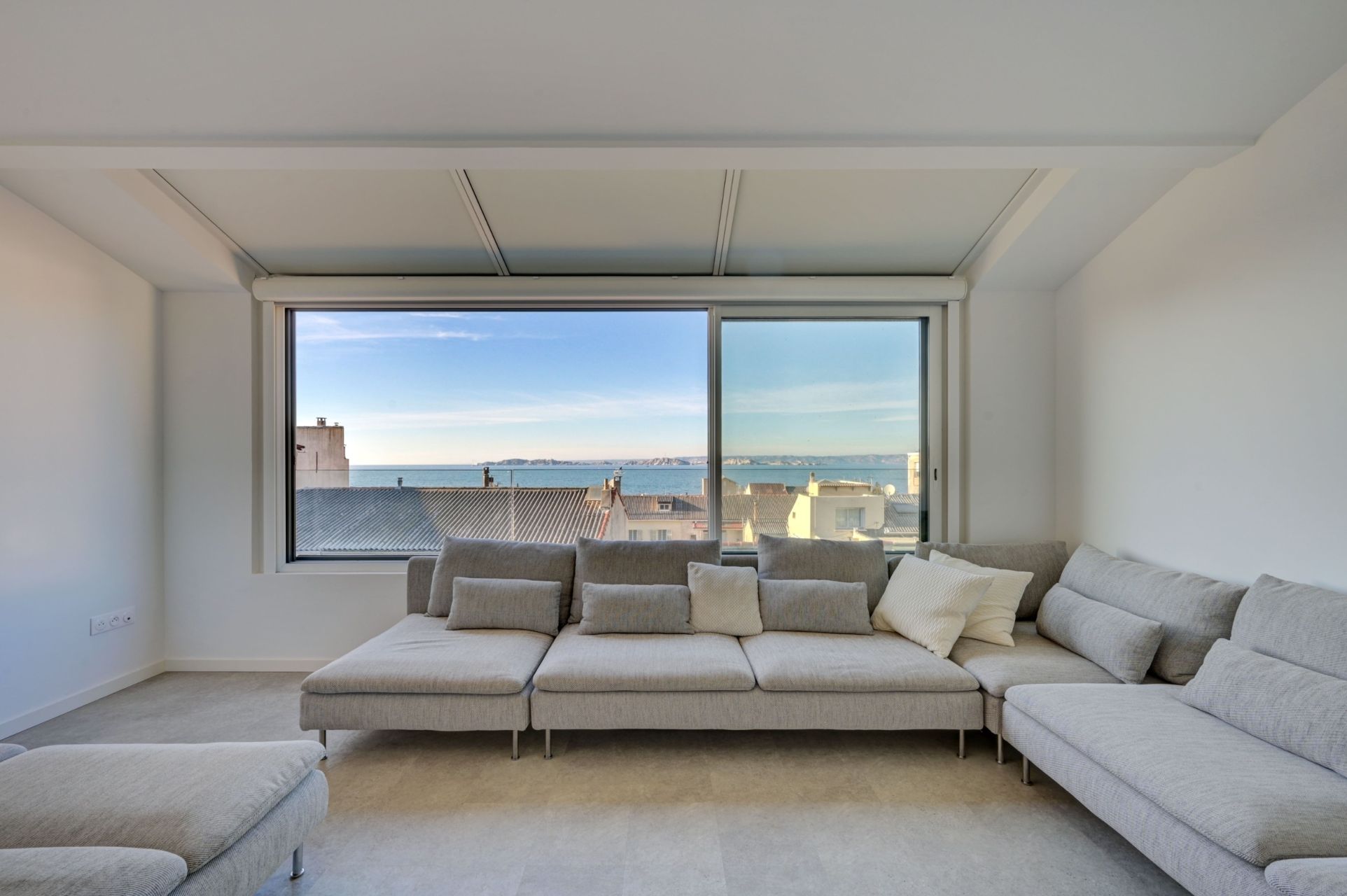 penthouse 4 Rooms for sale on MARSEILLE (13008)