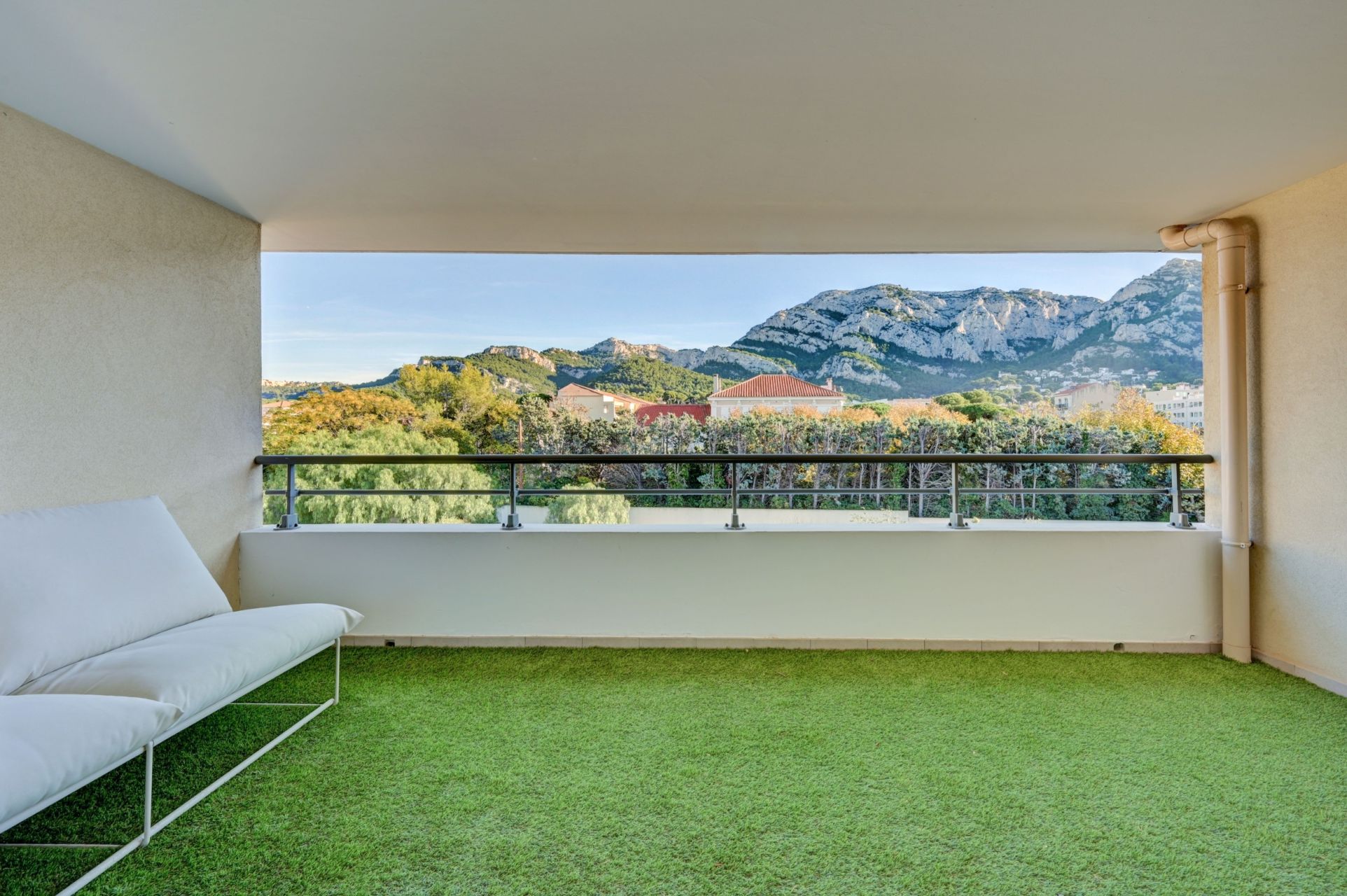 luxury apartment 4 Rooms for sale on MARSEILLE (13008)