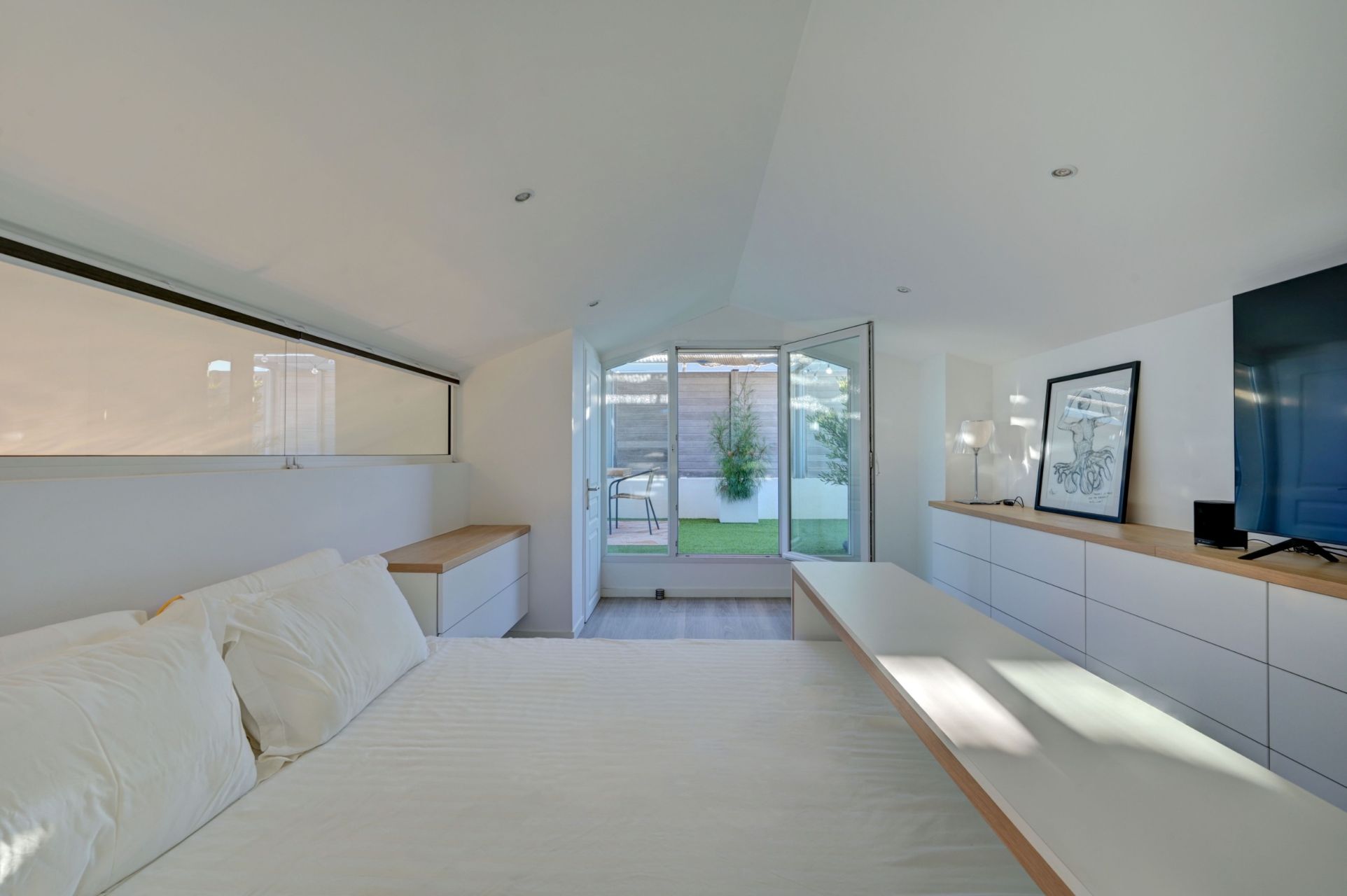 penthouse 4 Rooms for sale on MARSEILLE (13008)
