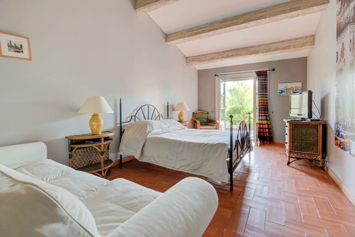 luxury villa 10 Rooms for sale on AUBAGNE (13400)