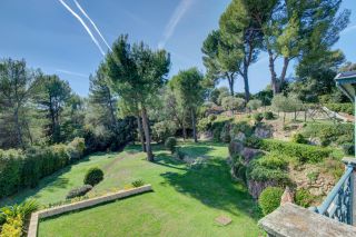luxury villa 10 Rooms for sale on AUBAGNE (13400)
