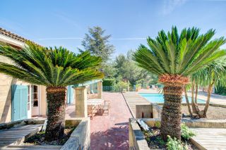 luxury villa 10 Rooms for sale on AUBAGNE (13400)