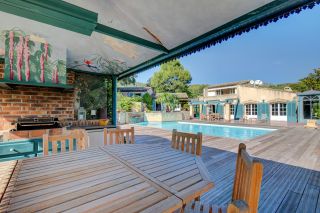 luxury villa 10 Rooms for sale on AUBAGNE (13400)