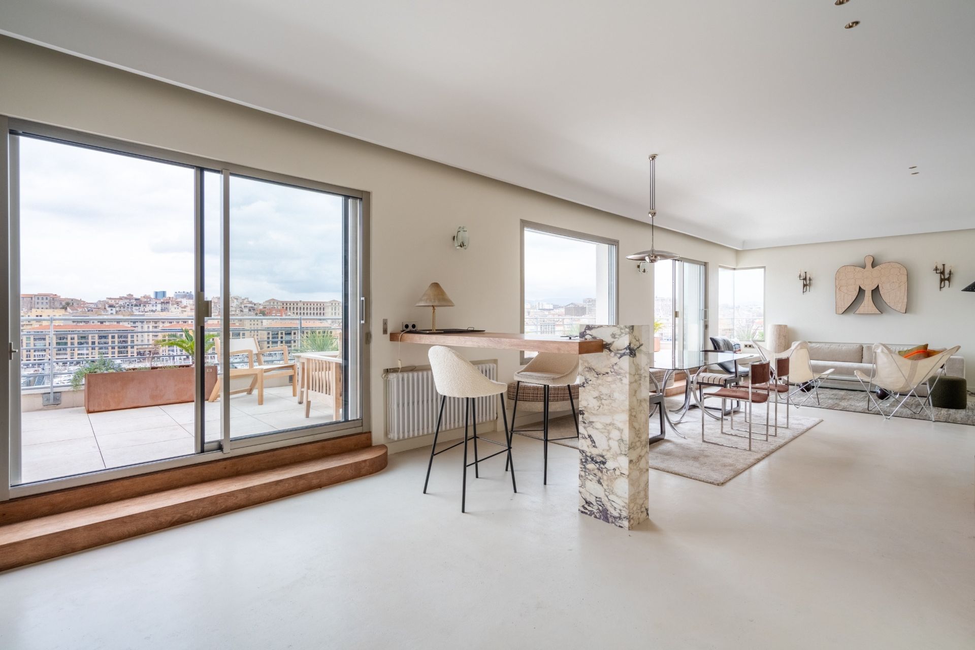 luxury apartment 4 Rooms for rent on MARSEILLE (13007)