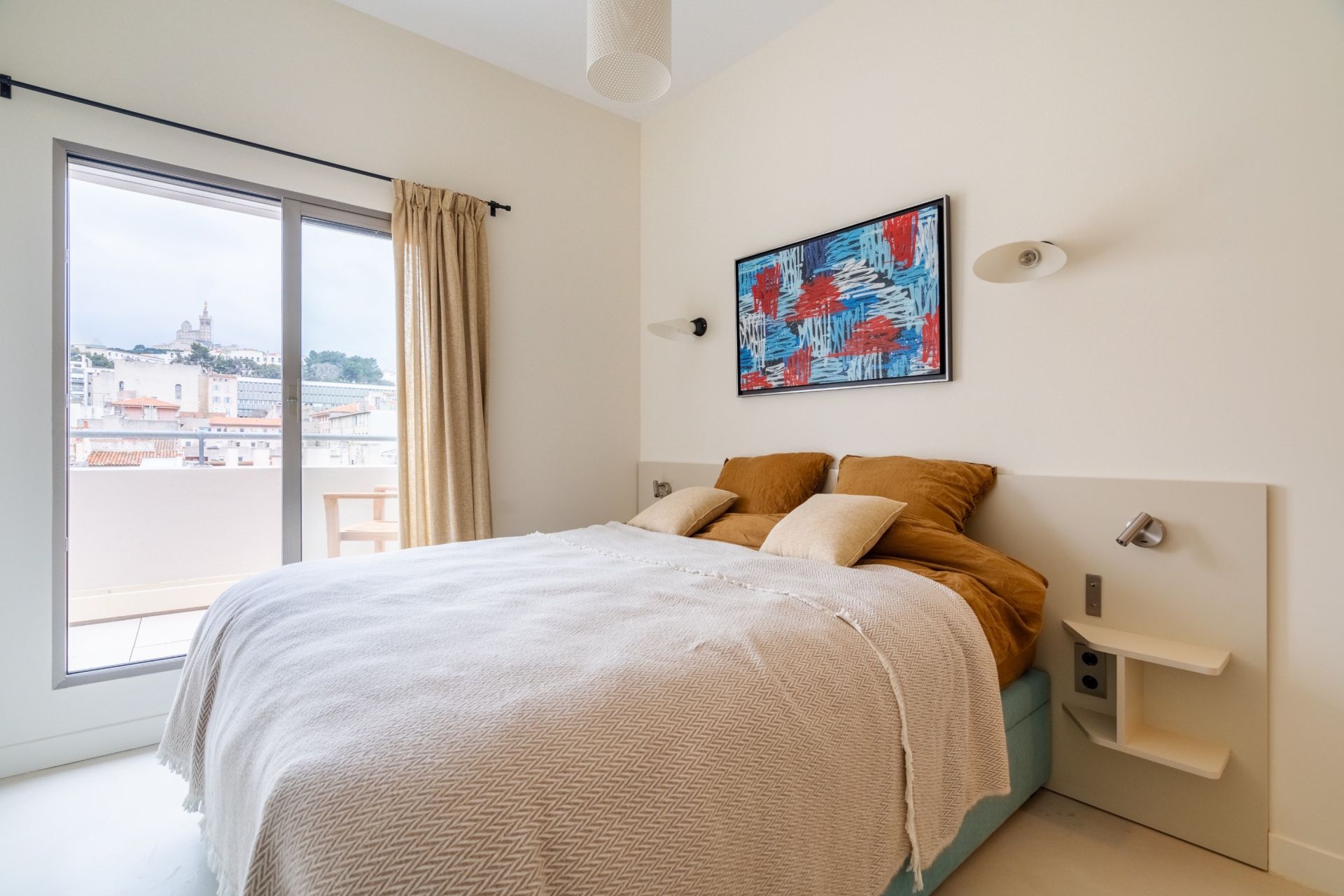 luxury apartment 4 Rooms for rent on MARSEILLE (13007)