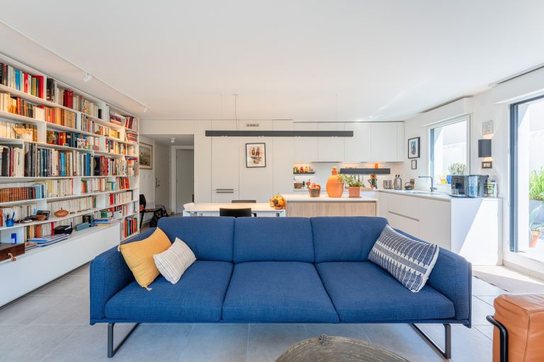 luxury apartment 4 Rooms for sale on MARSEILLE (13007)