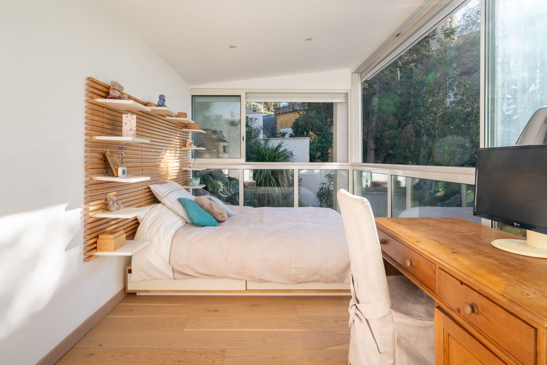 luxury apartment 6 Rooms for sale on MARSEILLE (13007)