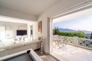 luxury apartment 6 Rooms for sale on MARSEILLE (13007)