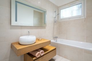 luxury apartment 6 Rooms for sale on MARSEILLE (13007)