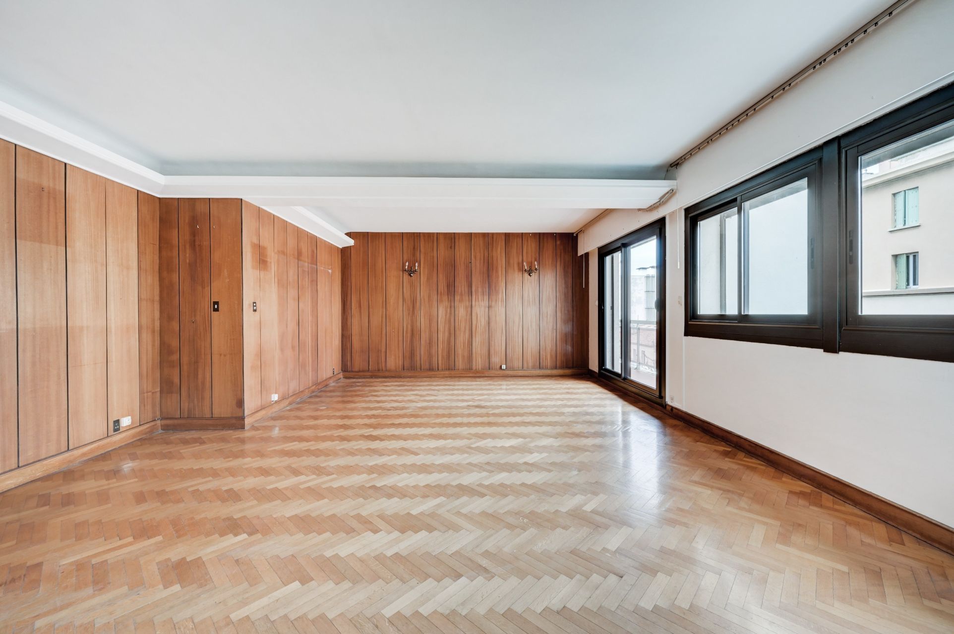 luxury apartment 6 Rooms for sale on MARSEILLE (13007)