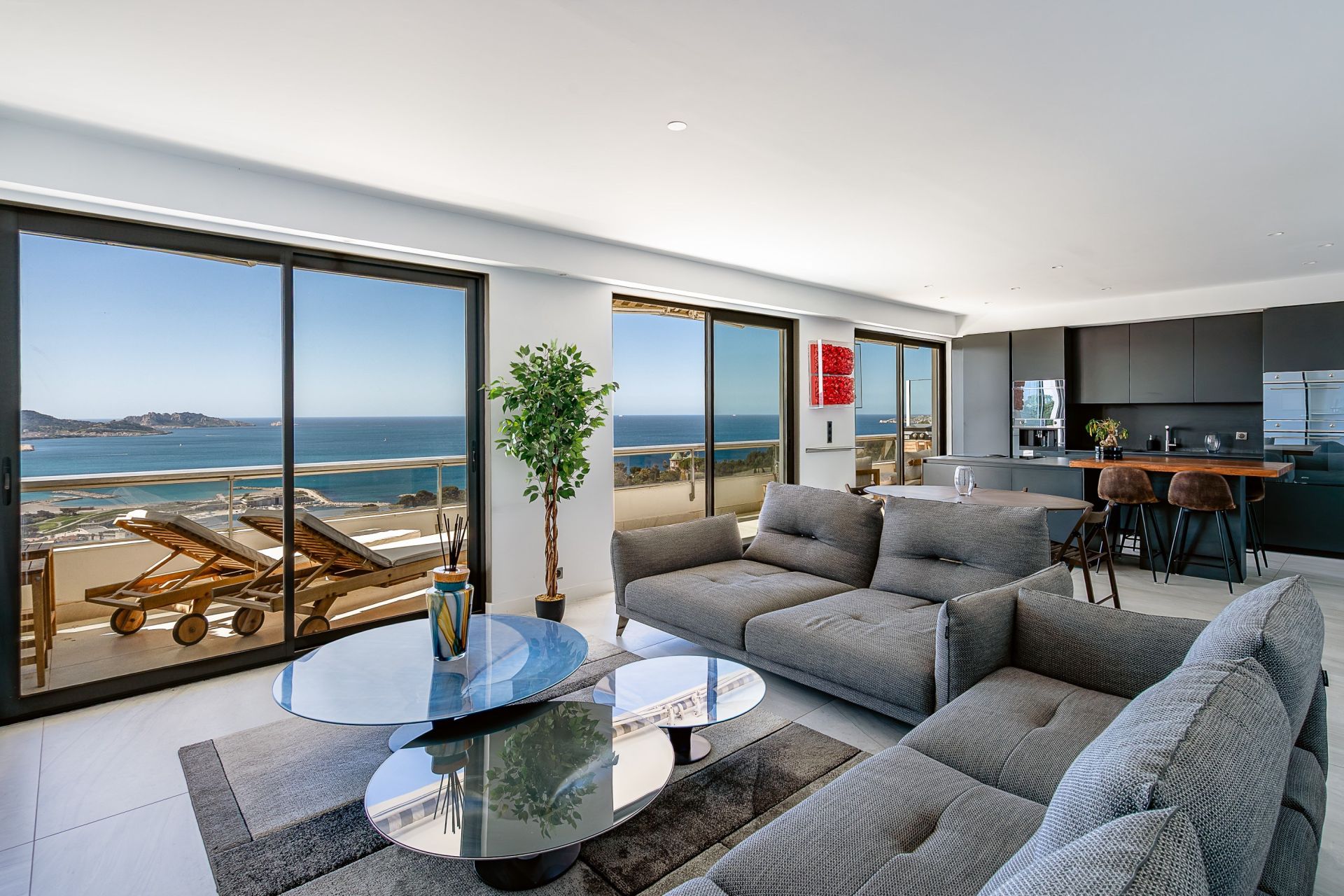luxury apartment 3 Rooms for sale on MARSEILLE (13008)
