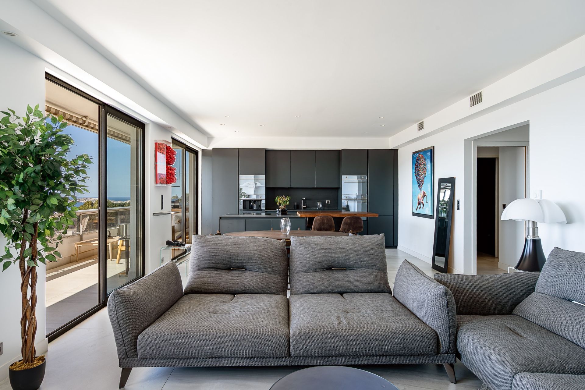 luxury apartment 3 Rooms for sale on MARSEILLE (13008)