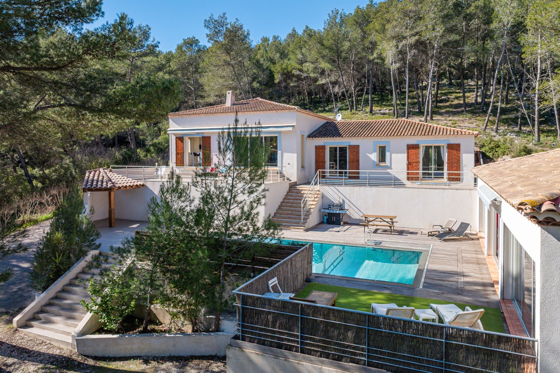 luxury house 6 Rooms for sale on ROQUEFORT LA BEDOULE (13830)