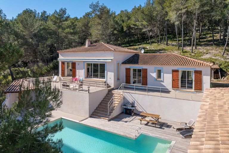 luxury house 6 Rooms for sale on ROQUEFORT LA BEDOULE (13830)