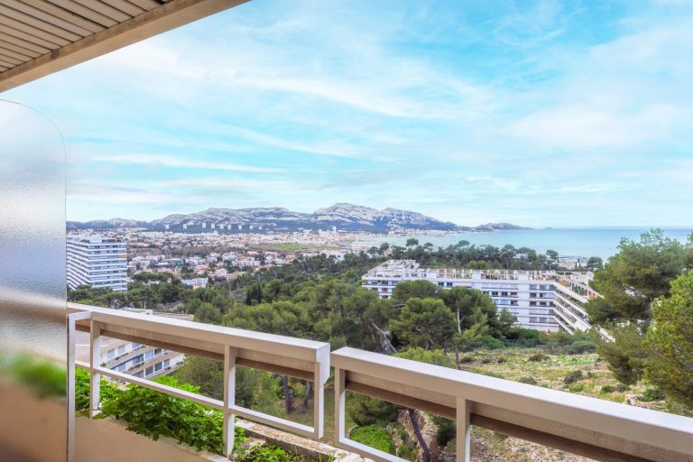 luxury apartment 3 Rooms for sale on MARSEILLE (13008)