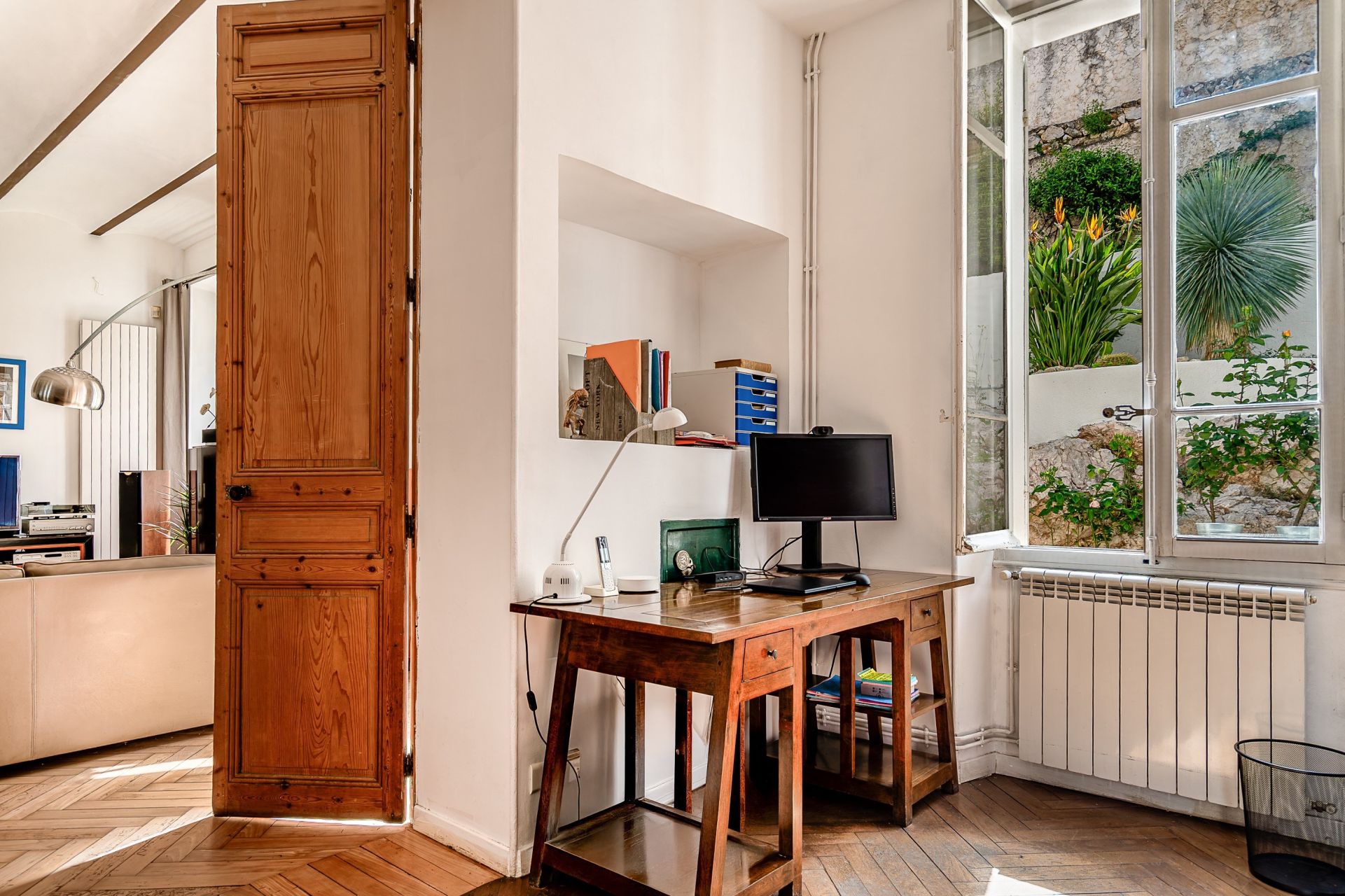 luxury apartment 4 Rooms for sale on MARSEILLE (13006)