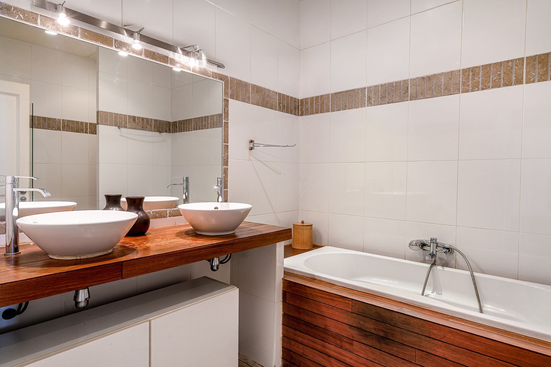 luxury apartment 4 Rooms for sale on MARSEILLE (13006)