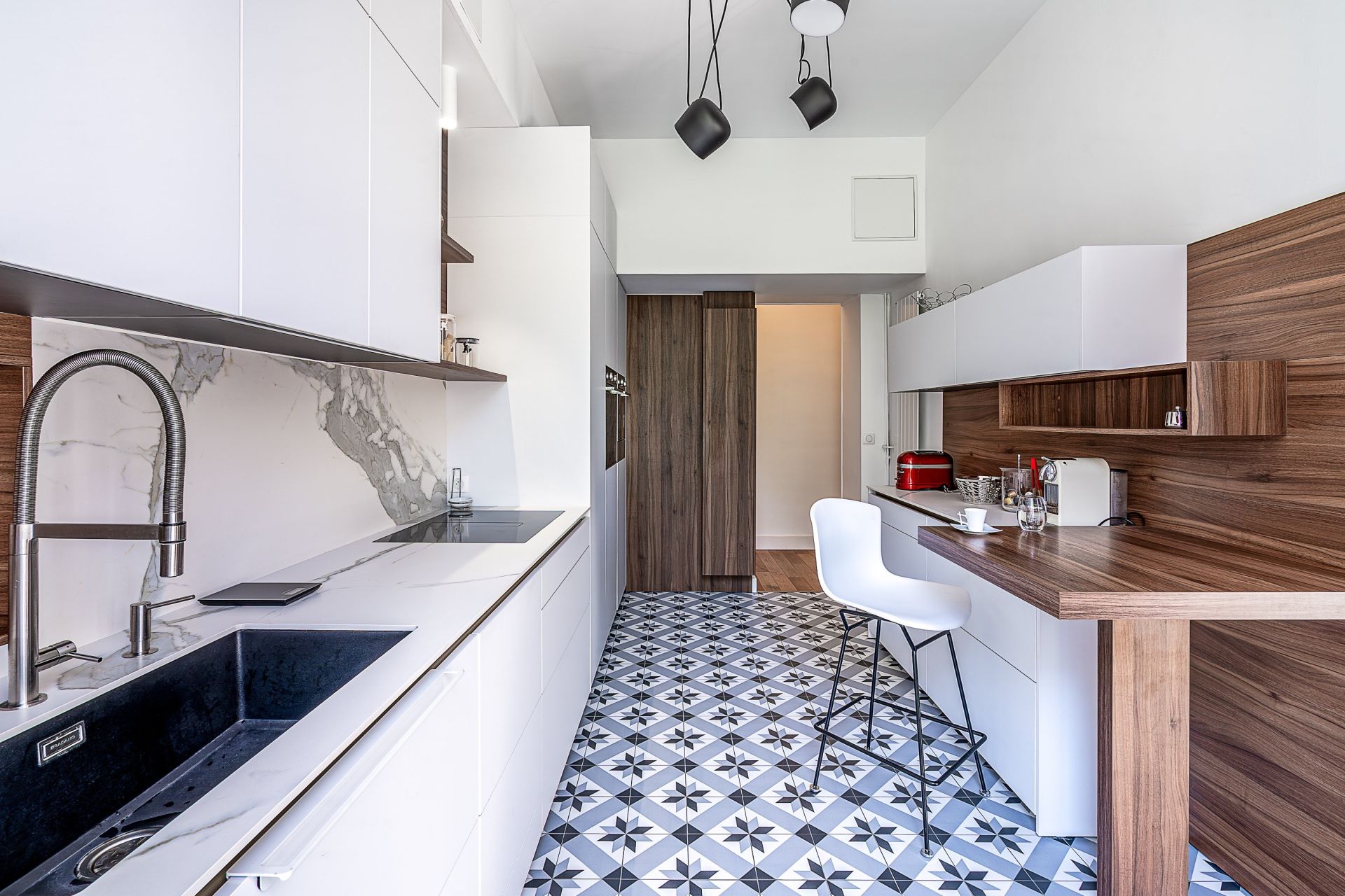 luxury apartment 5 Rooms for sale on MARSEILLE (13008)