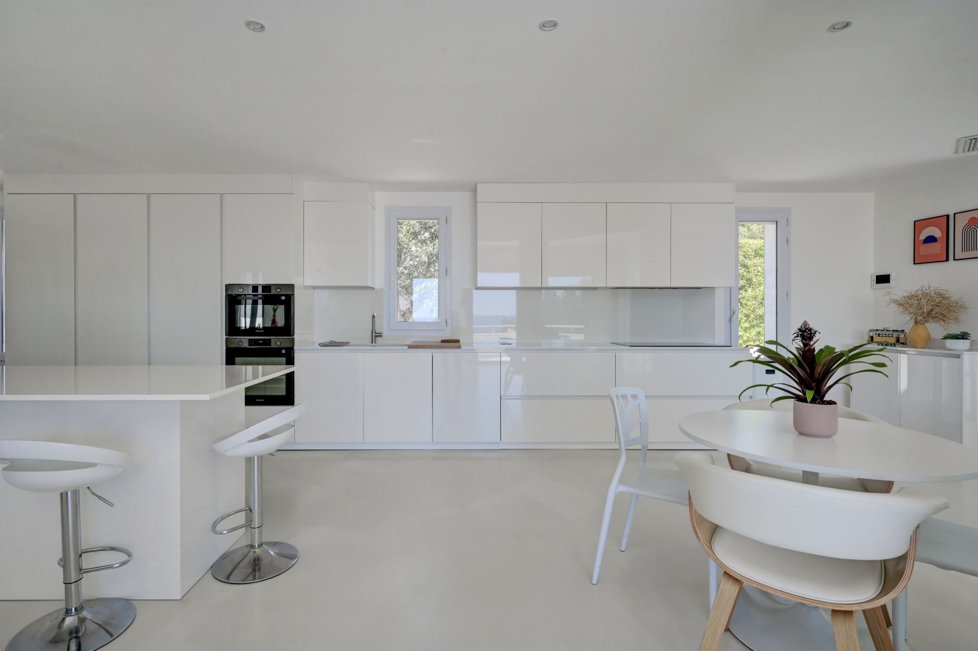 luxury house 8 Rooms for sale on ENSUES LA REDONNE (13820)