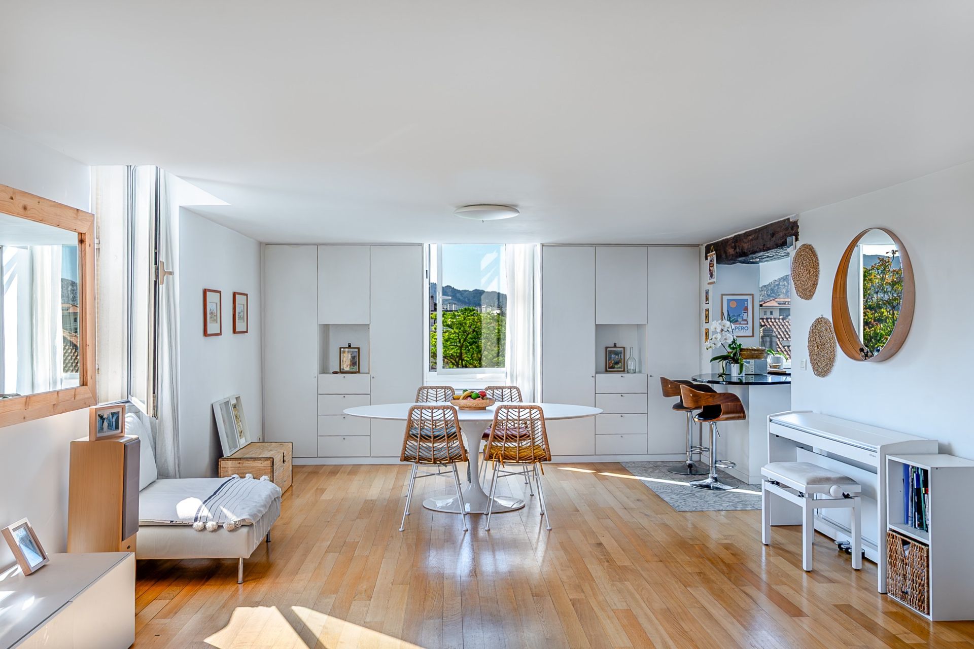 triplex 4 Rooms for sale on MARSEILLE (13009)