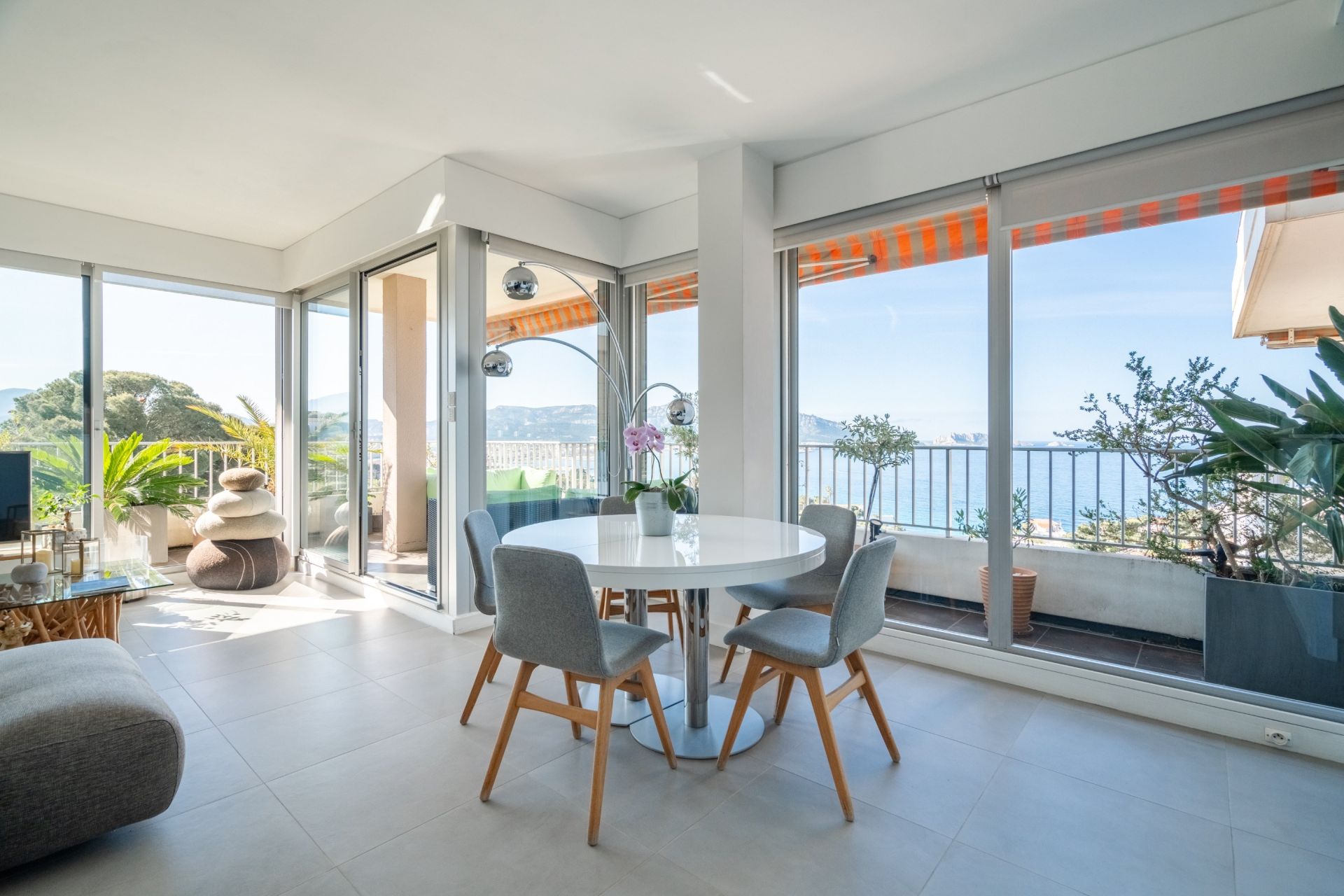 luxury apartment 3 Rooms for sale on MARSEILLE (13007)