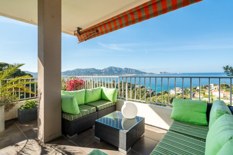 luxury apartment 3 Rooms for sale on MARSEILLE (13007)