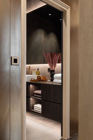 luxury apartment 6 Rooms for rent on MARSEILLE (13008)