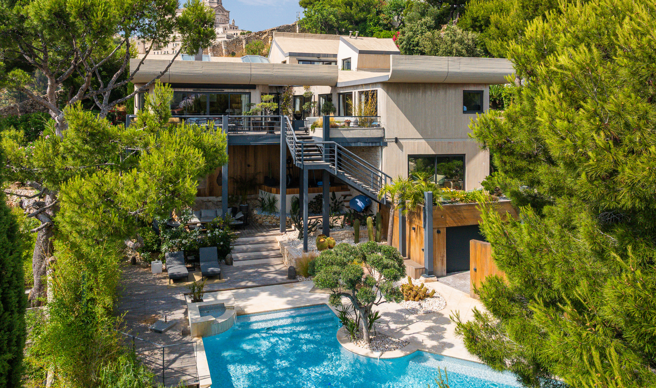architect's house 7 Rooms for sale on MARSEILLE (13007)