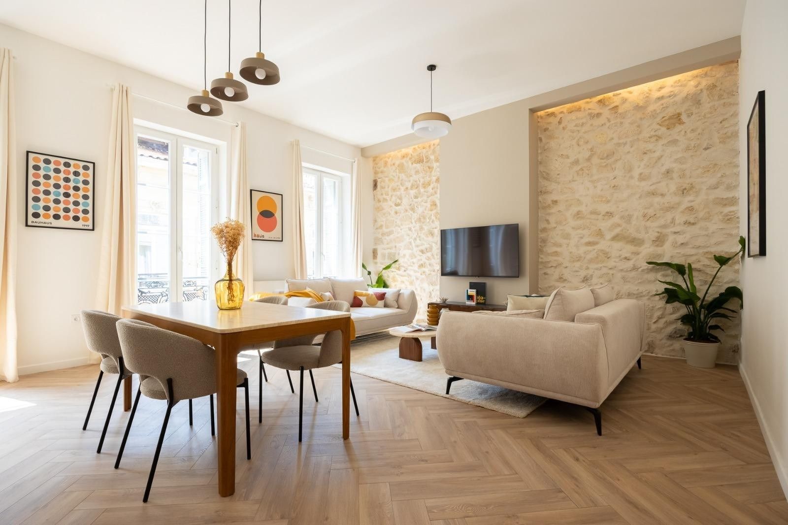 luxury apartment 4 Rooms for sale on MARSEILLE (13006)