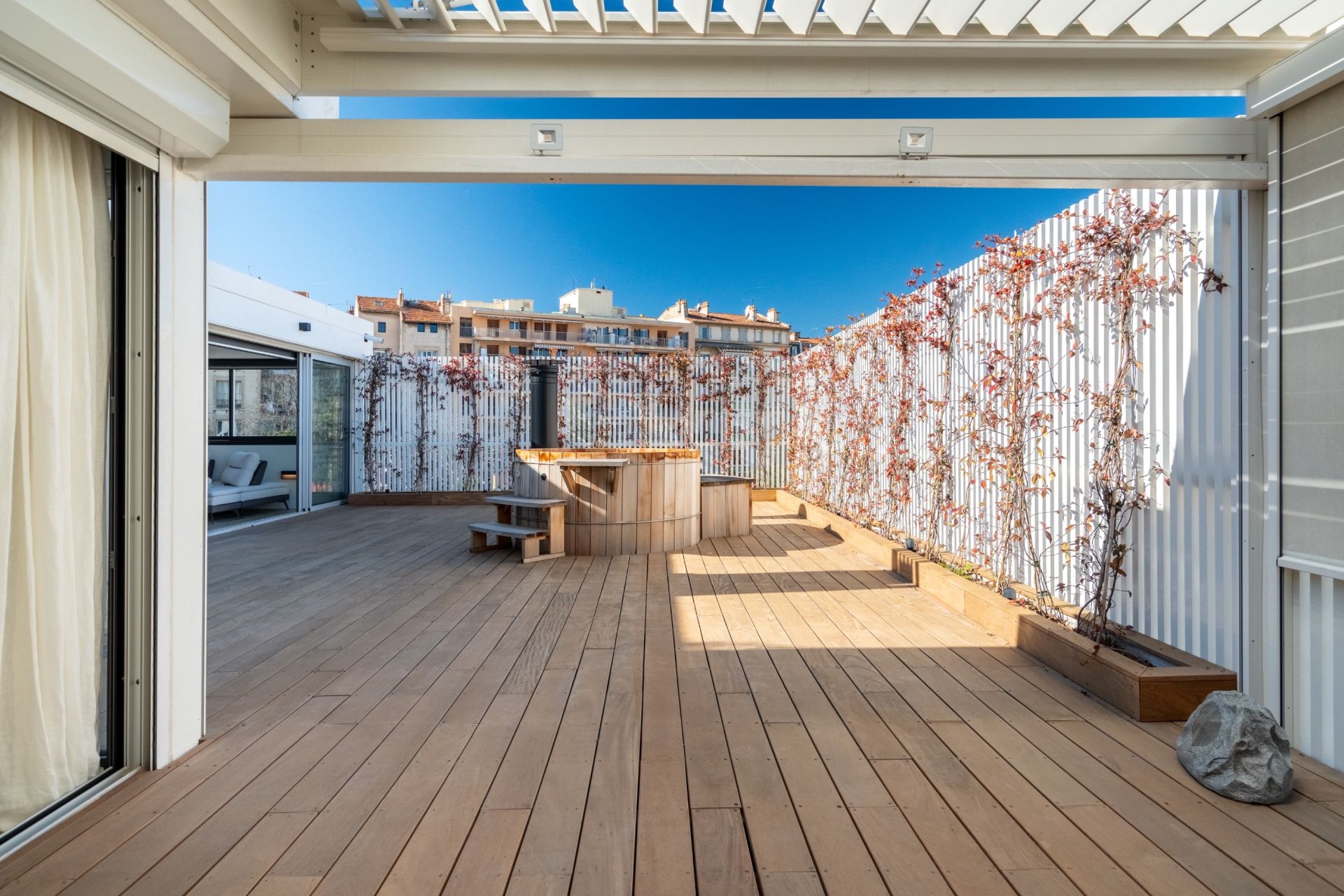 penthouse 6 Rooms for sale on MARSEILLE (13008)