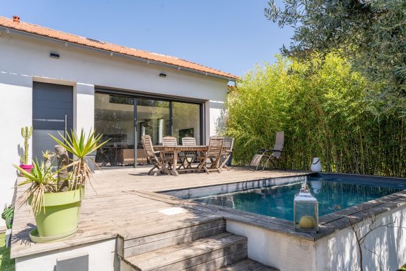 Sale Marseille 9 Architect's house 4 Rooms 118 m²