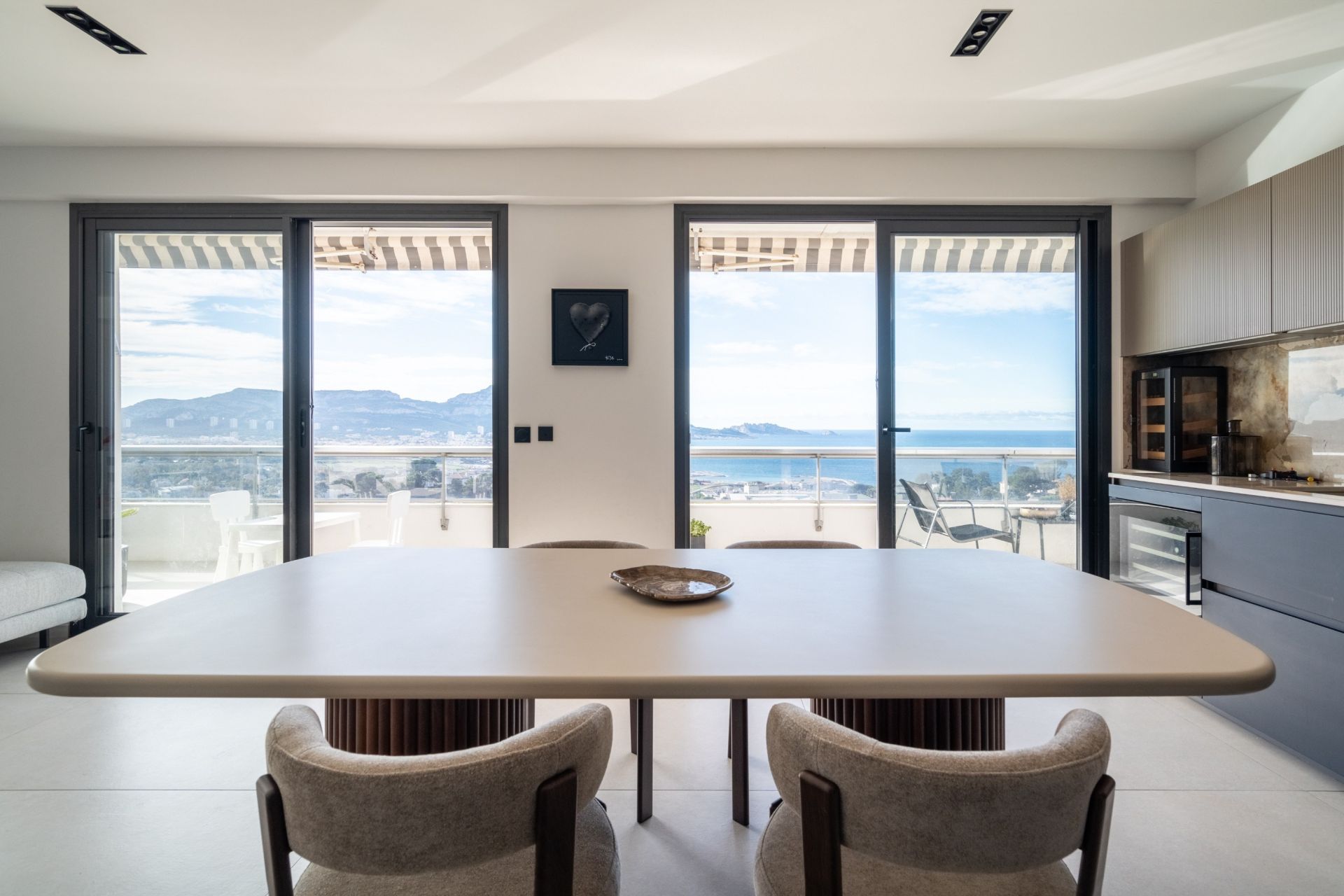 luxury apartment 3 Rooms for sale on MARSEILLE (13008)