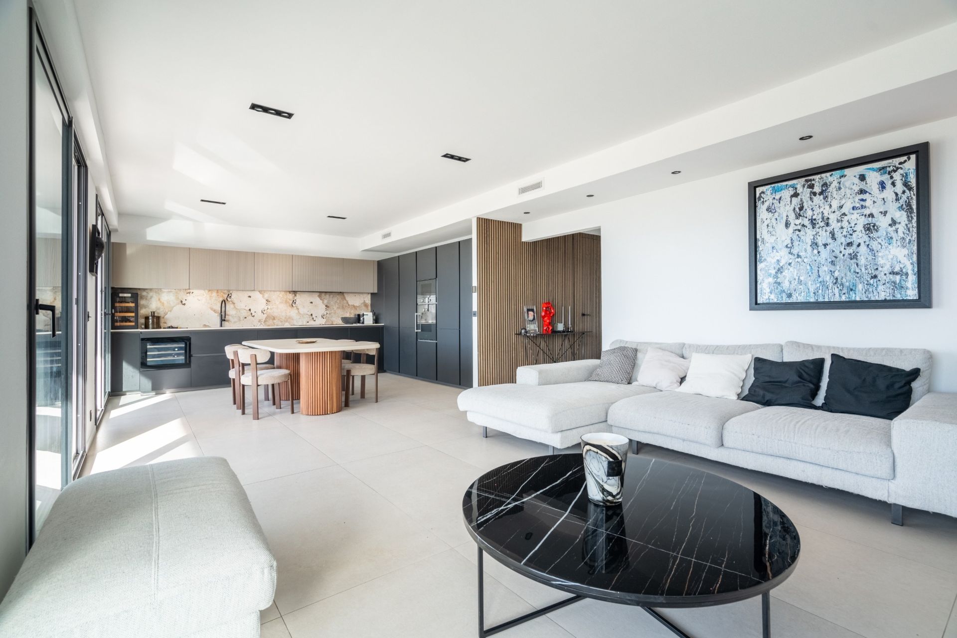 luxury apartment 3 Rooms for sale on MARSEILLE (13008)