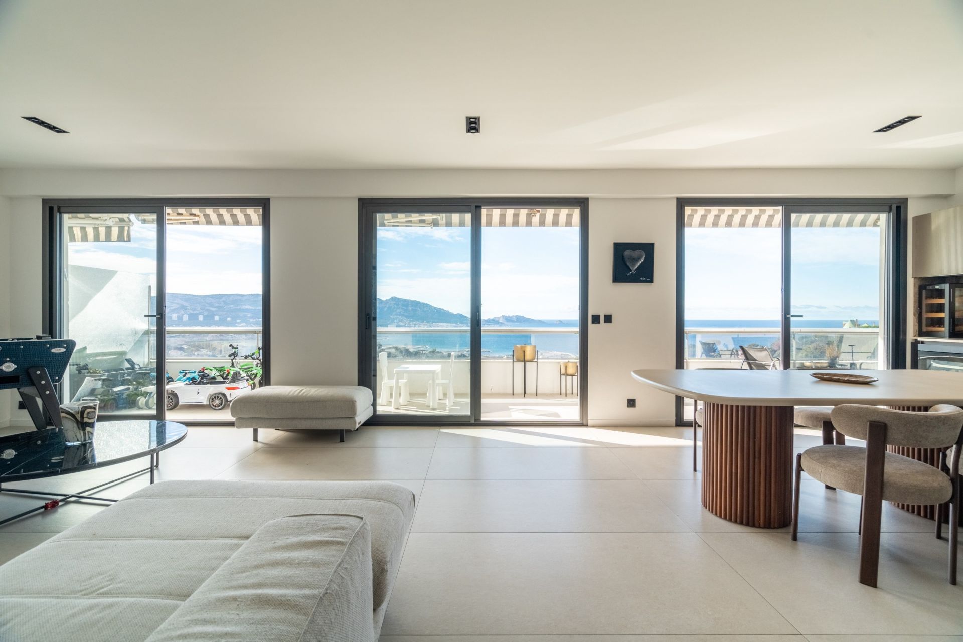 luxury apartment 3 Rooms for sale on MARSEILLE (13008)