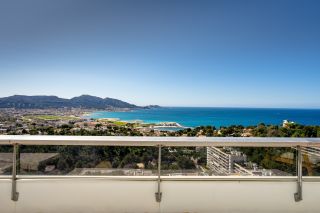 luxury apartment 3 Rooms for sale on MARSEILLE (13008)
