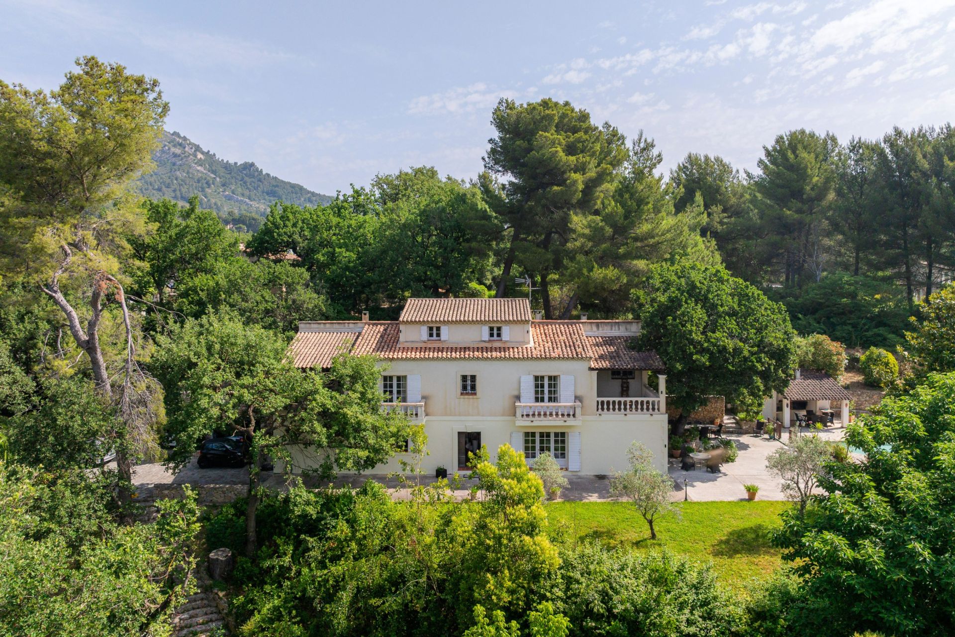 luxury house 7 Rooms for sale on MARSEILLE (13011)