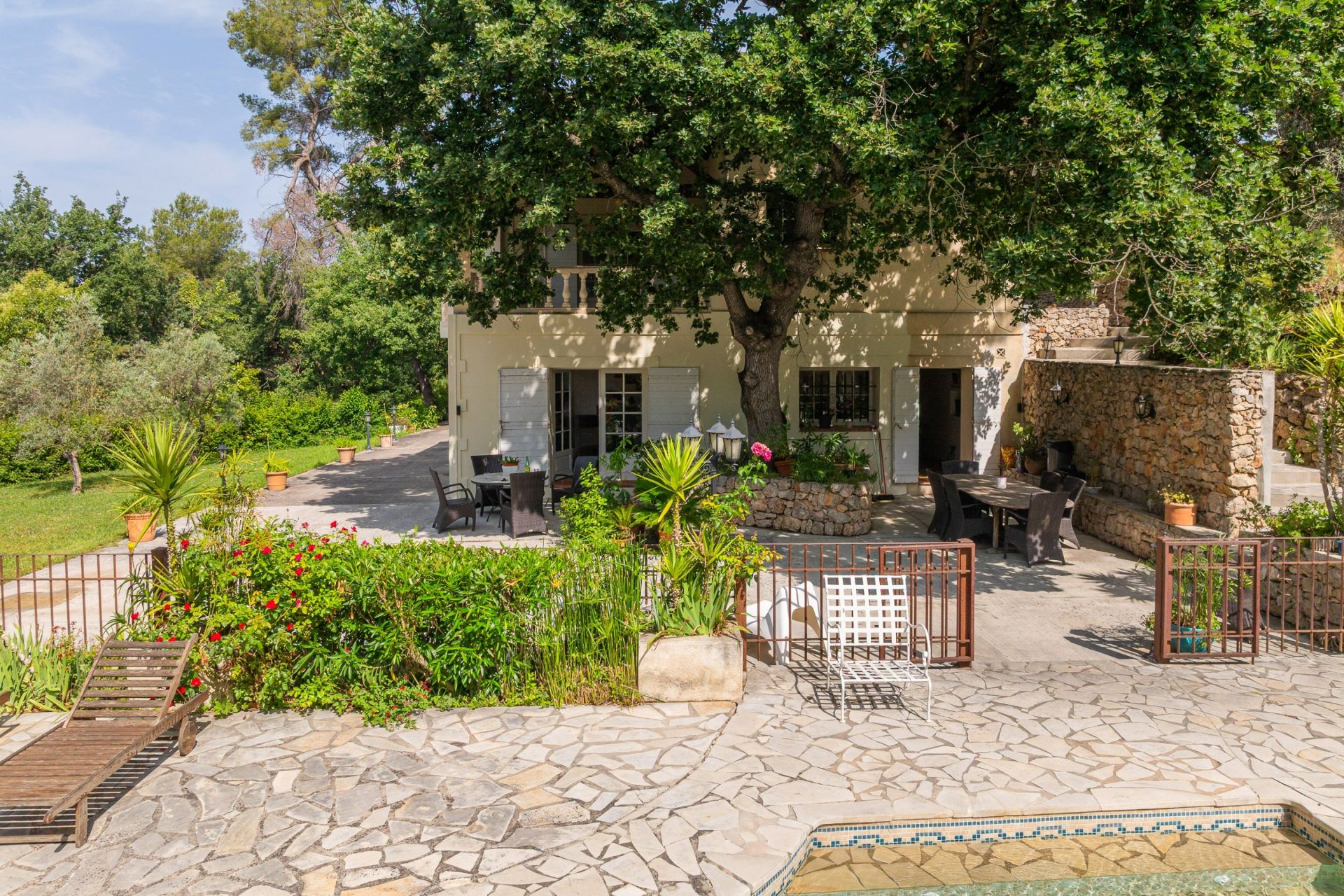 luxury house 7 Rooms for sale on MARSEILLE (13011)