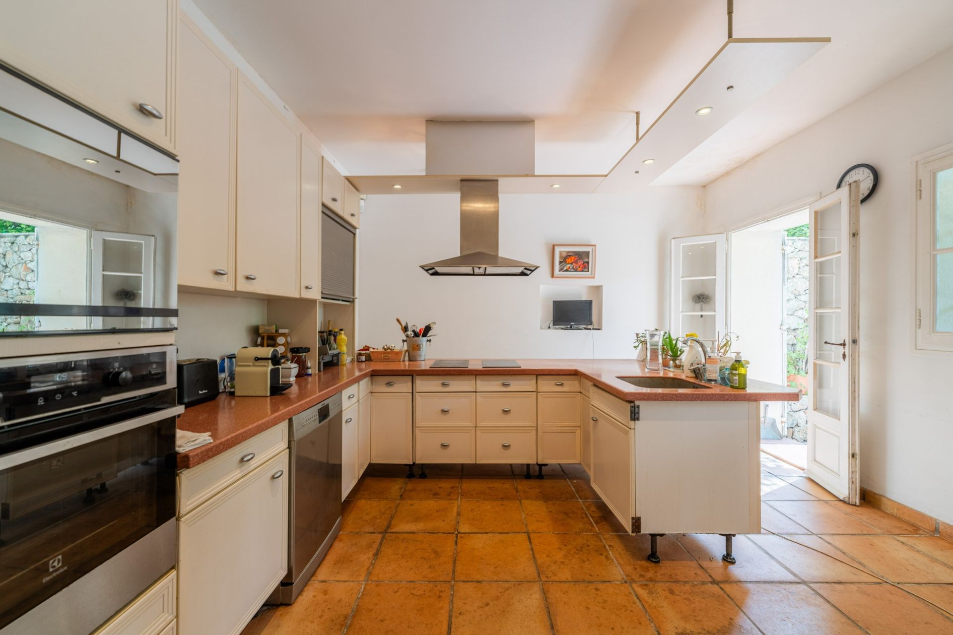 luxury house 7 Rooms for sale on MARSEILLE (13011)