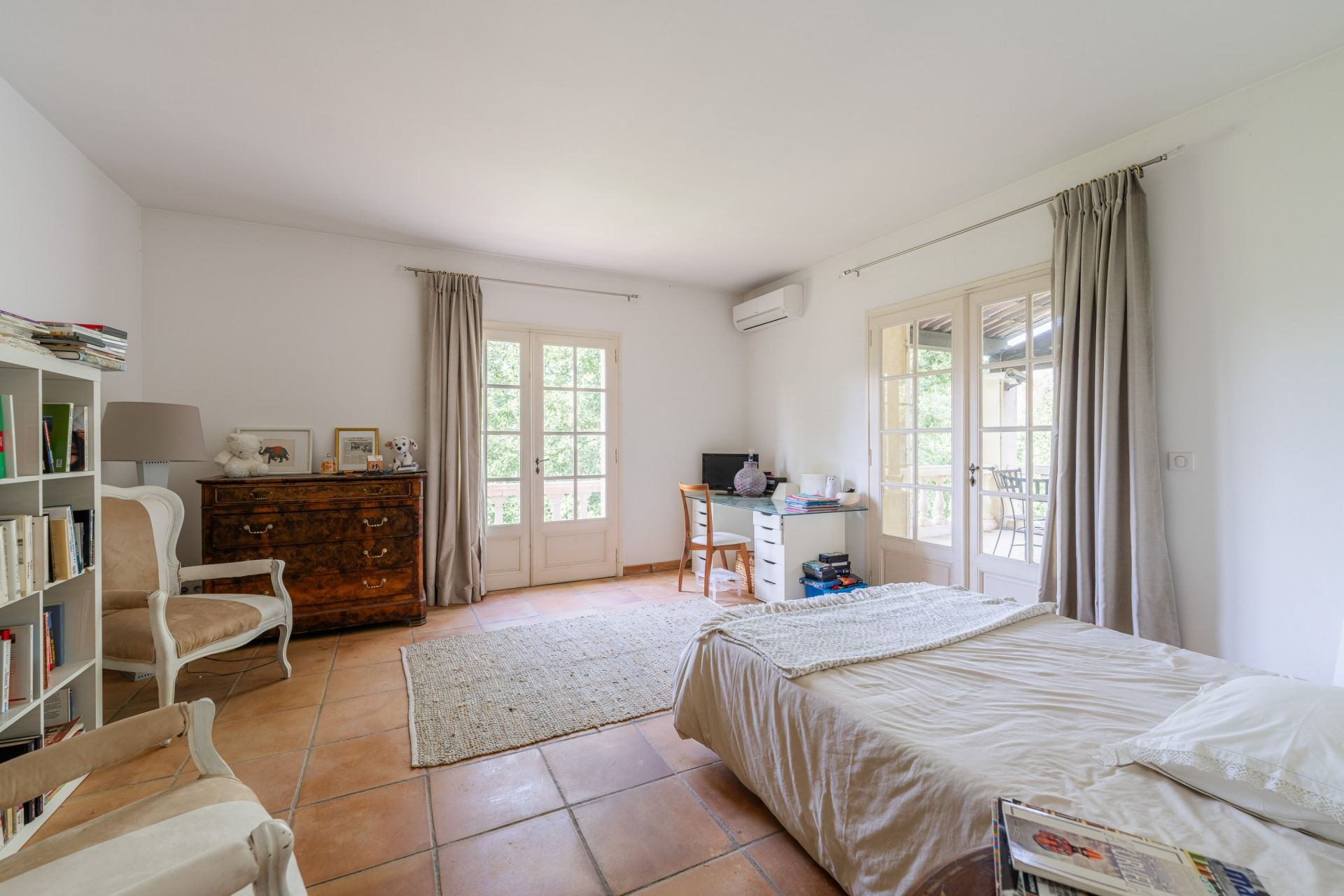 luxury house 7 Rooms for sale on MARSEILLE (13011)