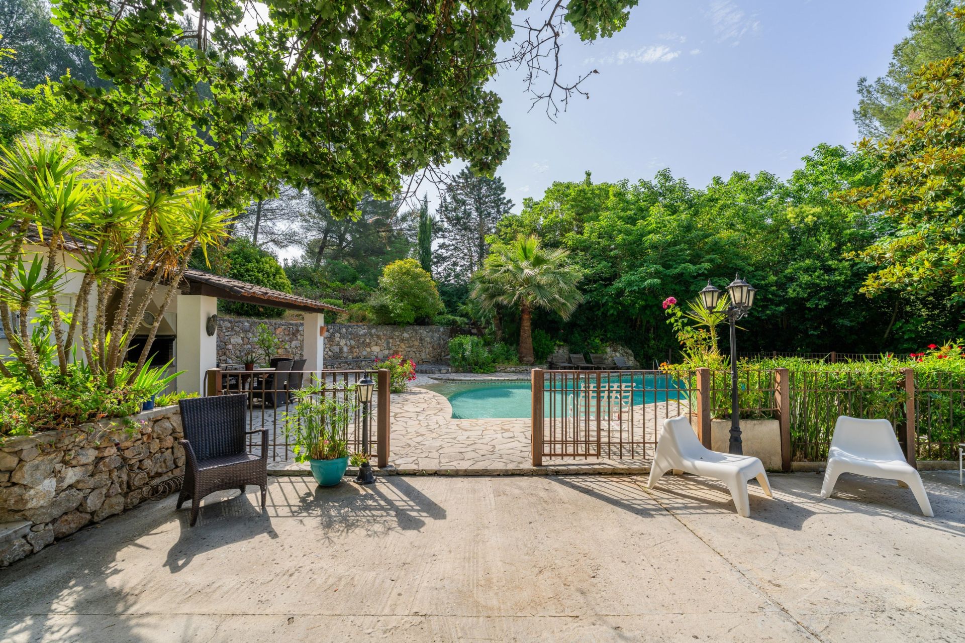 luxury house 7 Rooms for sale on MARSEILLE (13011)