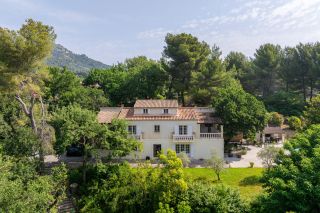 luxury house 7 Rooms for sale on MARSEILLE (13011)