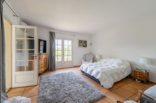 luxury house 7 Rooms for sale on MARSEILLE (13011)