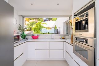 luxury house 8 Rooms for sale on CASSIS (13260)