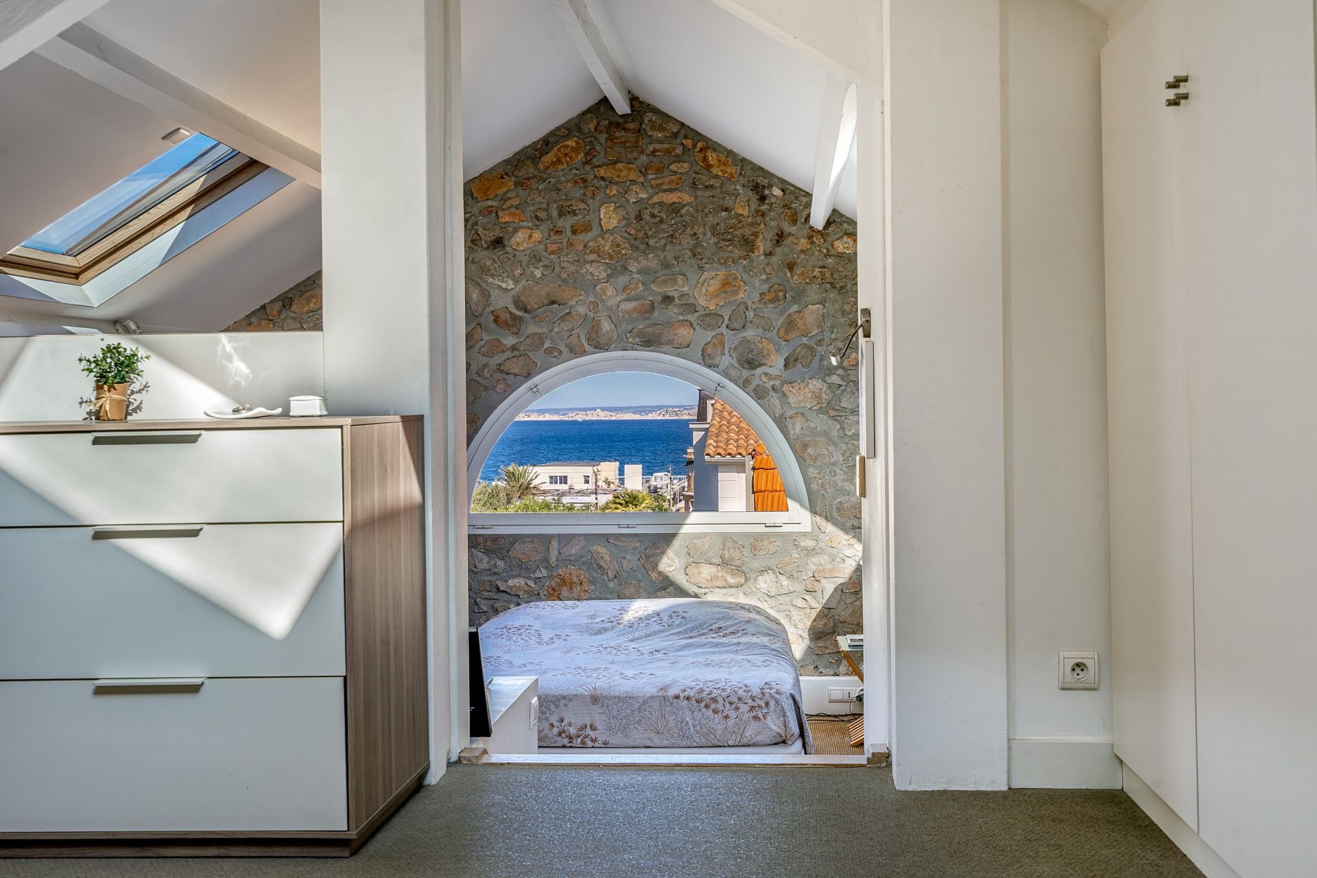 luxury house 9 Rooms for sale on MARSEILLE (13008)